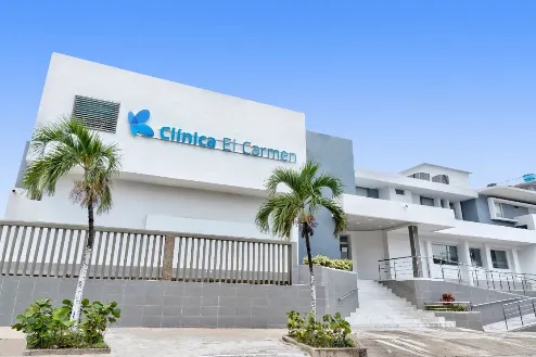 Instalaciones de la Clínica El Carmen, hospital moderno con servicios diagnósticos y terapéuticos