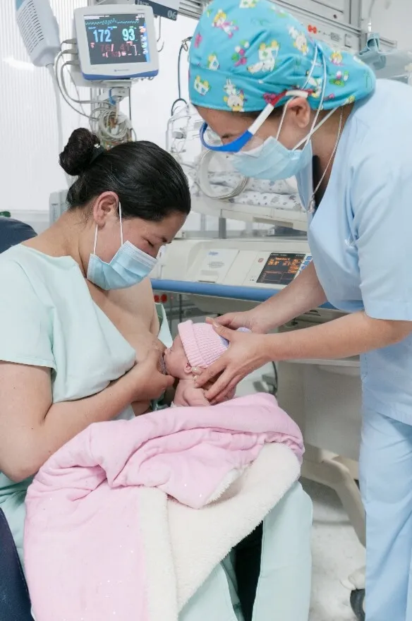 Lactancia materna en la Clínica Universitaria Colombia, cuidado de madre y bebé en Bogotá