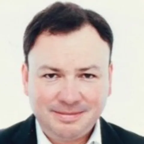 Doctor Mario Herrera especialista en la Clínica Universitaria Colombia en Bogotá